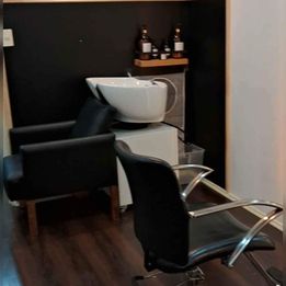 Hair wash station at Miss Jeydy Studio
